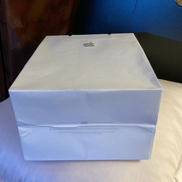 Apple Store ๏ฃฟ Flat White Paper Shopping/Gift Bag with Circular-Knit Rope Handles - Picture 6 of 8